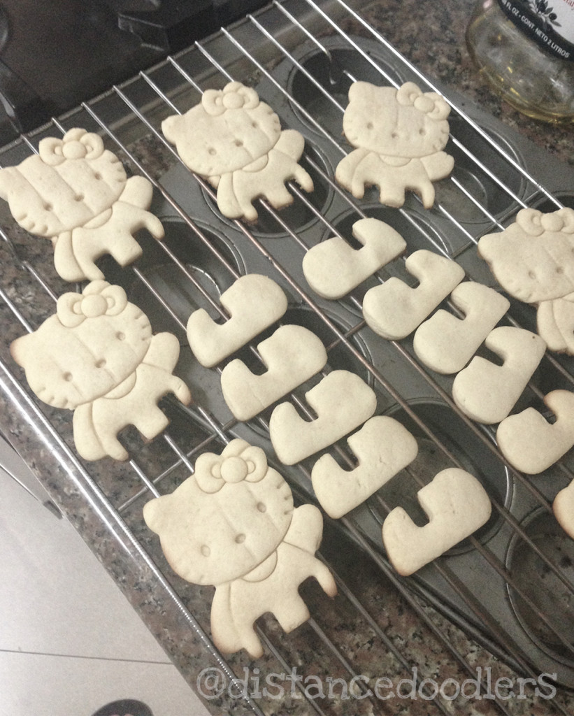 Valentine heart shaped Hello Kitty cookies recipe3