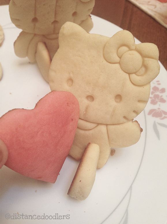 Valentine heart shaped Hello Kitty cookies recipe7